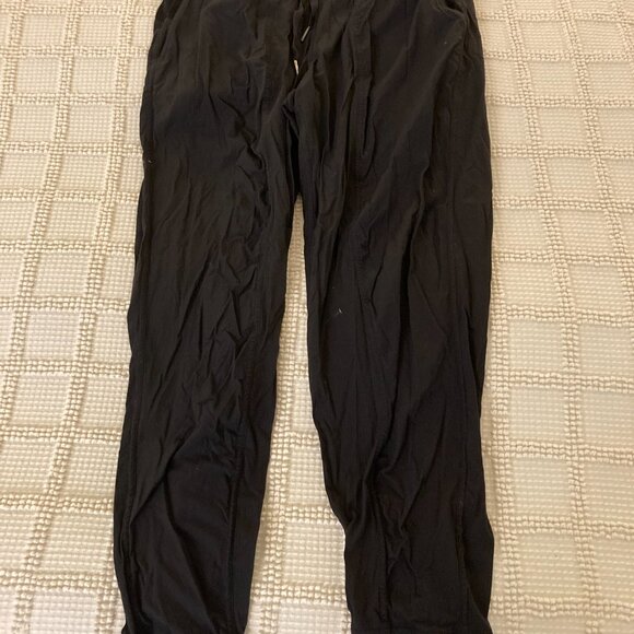 Lululemon Mid-rise Women's Jogger Size 8 Black - Picture 2 of 3